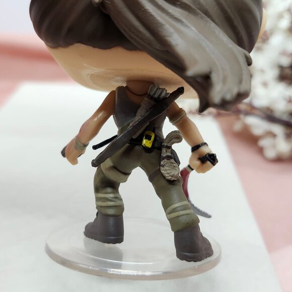 Funko Pop! Games Tomb Raider Lara Croft Figurine (#333) - Picture 4 of 6